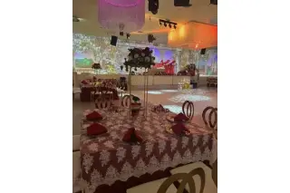 SALÓN EN HOLLYWOOD
