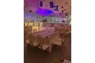 SALÓN EN HOLLYWOOD