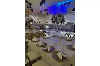 SALÓN EN HOLLYWOOD