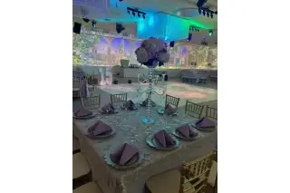SALÓN EN HOLLYWOOD