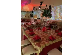 SALÓN EN HOLLYWOOD