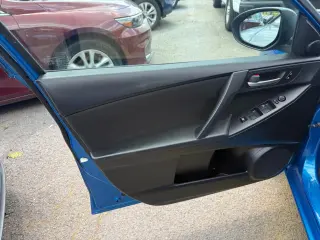 2012 Mazda MAZDA3 i Touring 4-door