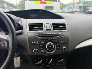 2012 Mazda MAZDA3 i Touring 4-door