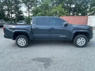 Toyota Tacoma 2025 4x4 SR5 4dr Double Cab 5.0 ft SB