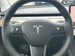 Tesla Model 3 2023 4dr Sedan