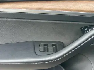 Tesla Model 3 2023 4dr Sedan