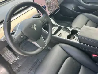 Tesla Model 3 2019 Mid Range 4dr Fastback