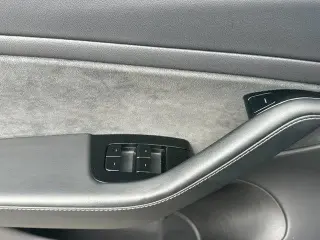 Tesla Model 3 2019 Mid Range 4dr Fastback