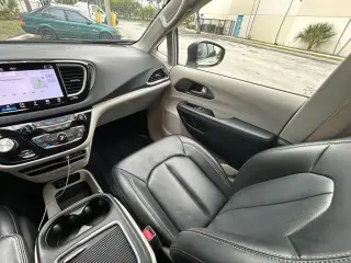 Chrysler Pacifica 2023 Touring L 4dr Mini-Van