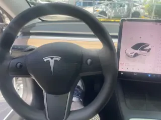 Tesla Model 3 2023 4dr Sedan