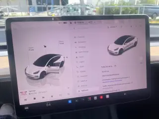 Tesla Model 3 2023 4dr Sedan