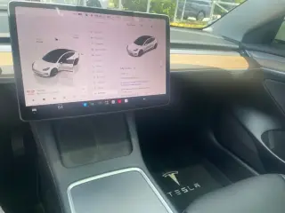 Tesla Model 3 2023 4dr Sedan