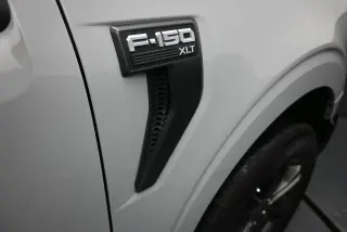 Ford F-150 2023 4x4 Platinum 4dr SuperCrew 5.5 ft. SB