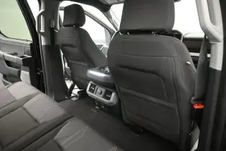 Ford F-150 2023 4x4 Platinum 4dr SuperCrew 5.5 ft. SB