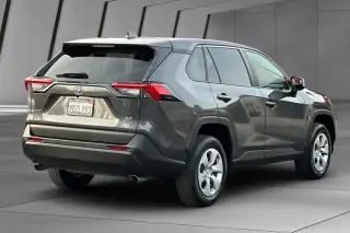 Toyota RAV4 2023 LE 4dr SUV