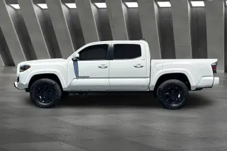Toyota Tacoma 2021 4x4 SR5 V6 4dr Double Cab 5.0 ft SB