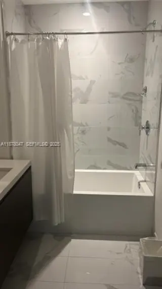 Propiedad en alquiler con 1 dormitorio y 2 baños en Miami