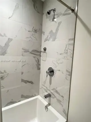 Propiedad en alquiler con 1 dormitorio y 2 baños en Miami