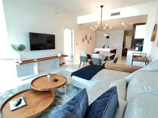 Propiedad en alquiler con 1 dormitorio y 2 baños en Miami