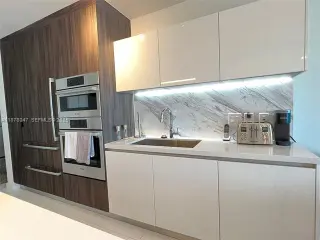 Propiedad en alquiler con 1 dormitorio y 2 baños en Miami