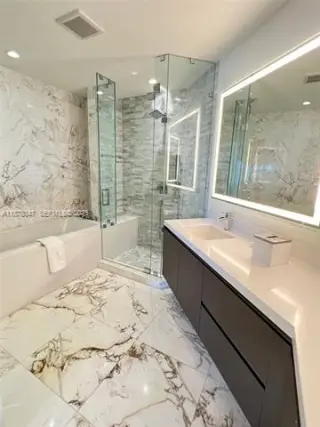 Propiedad en alquiler con 1 dormitorio y 2 baños en Miami