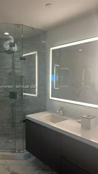 Propiedad en alquiler con 1 dormitorio y 2 baños en Miami