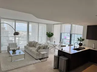 Propiedad en alquiler con 2 habitaciones y 2.5 baños en Miami