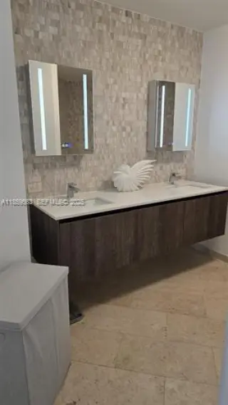 Propiedad en alquiler con 2 habitaciones y 2.5 baños en Miami