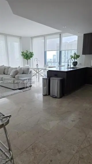 Propiedad en alquiler con 2 habitaciones y 2.5 baños en Miami