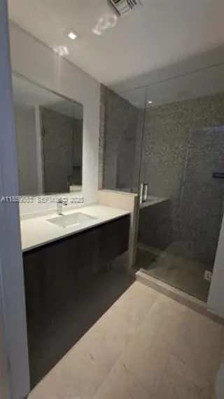 Propiedad en alquiler con 2 habitaciones y 2.5 baños en Miami