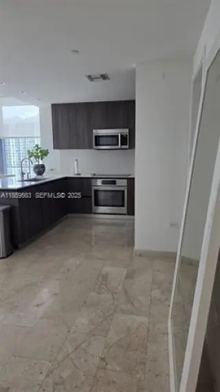 Propiedad en alquiler con 2 habitaciones y 2.5 baños en Miami