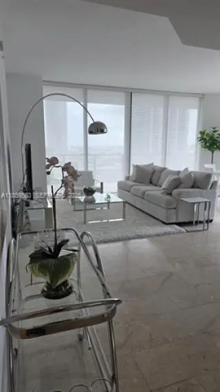 Propiedad en alquiler con 2 habitaciones y 2.5 baños en Miami