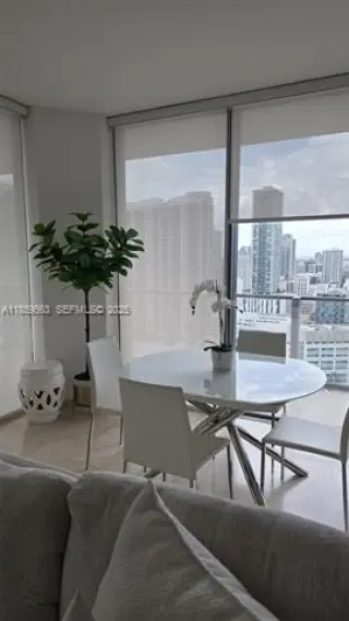 Propiedad en alquiler con 2 habitaciones y 2.5 baños en Miami