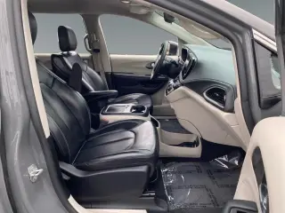Chrysler Pacifica Plug-In Hybrid 2023 Touring L 4dr Mini-Van