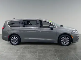 Chrysler Pacifica Plug-In Hybrid 2023 Touring L 4dr Mini-Van