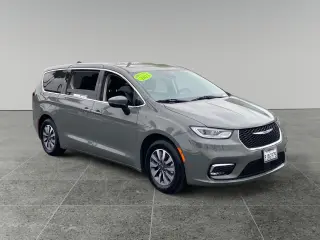 Chrysler Pacifica Plug-In Hybrid 2023 Touring L 4dr Mini-Van