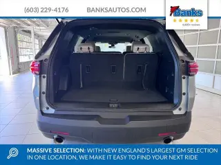 Chevrolet Traverse 2023 4x4 LS 4dr SUV w/1LS