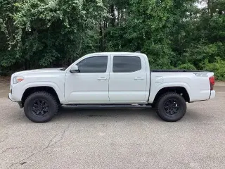 Toyota Tacoma 2023 4x4 SR V6 4dr Double Cab 5.0 ft SB