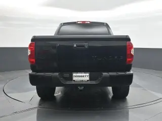 Toyota Tundra 2015 4x4 SR5 4dr CrewMax Cab Pickup SB (5.7L V8 FFV)