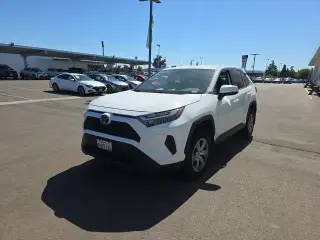 Toyota RAV4 2023 LE 4dr SUV