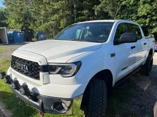 Toyota Tundra 2013 4x4 Grade 4dr CrewMax Cab Pickup SB (5.7L V8 FFV)