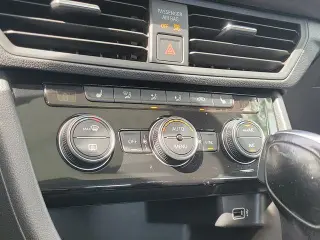 Volkswagen Jetta 2019 SEL 4dr Sedan