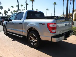 Ford F-150 2023 4x2 XL 4dr SuperCrew 5.5 ft. SB