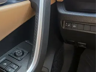 Toyota RAV4 2025 XLE Premium 4dr SUV