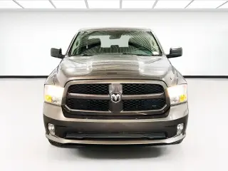 Ram 1500 2017 4x2 Express 4dr Crew Cab 5.5 ft. SB Pickup
