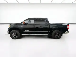 Toyota Tundra 2017 4x4 SR5 4dr CrewMax Cab Pickup SB (5.7L V8 FFV)