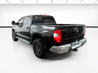 Toyota Tundra 2017 4x4 SR5 4dr CrewMax Cab Pickup SB (5.7L V8 FFV)