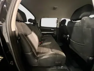 Toyota Tundra 2017 4x4 SR5 4dr CrewMax Cab Pickup SB (5.7L V8 FFV)