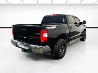 Toyota Tundra 2017 4x4 SR5 4dr CrewMax Cab Pickup SB (5.7L V8 FFV)