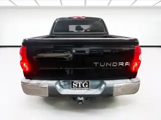 Toyota Tundra 2017 4x4 SR5 4dr CrewMax Cab Pickup SB (5.7L V8 FFV)
